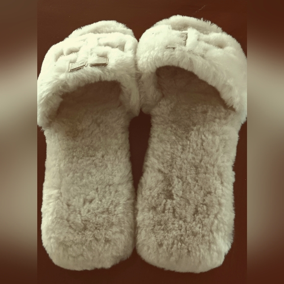 Tory Burch Cream Double T Shearling   Slides Sandals - Picture 3 of 6